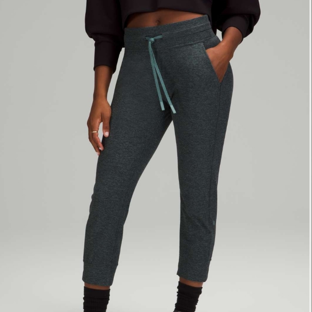 Lululemon Ready to Rulu Jogger Crop - Picture 2 of 4